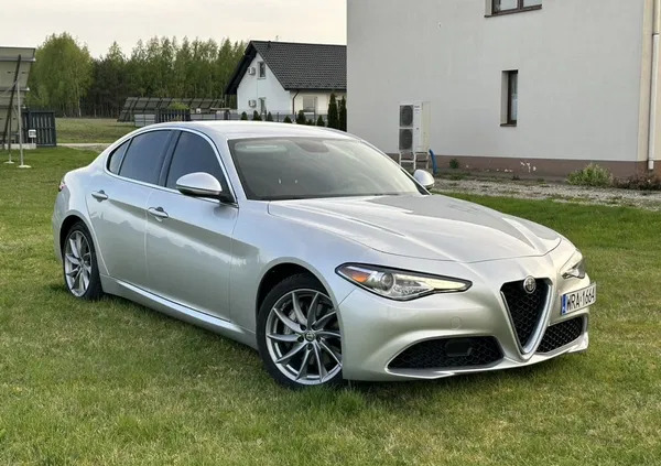 alfa romeo giulia Alfa Romeo Giulia cena 84900 przebieg: 153700, rok produkcji 2017 z Leśnica